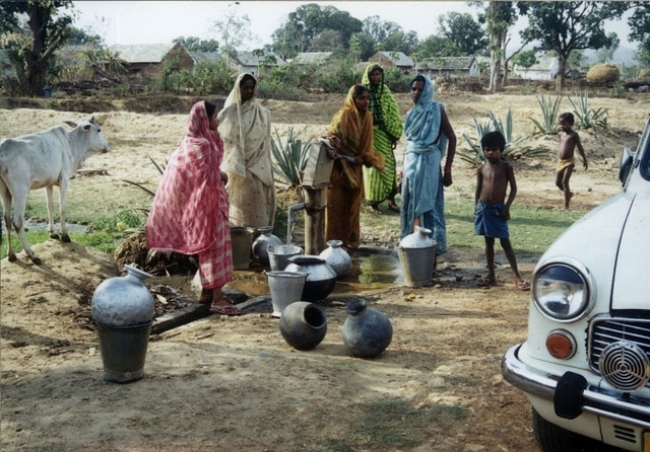 DROUGHT that causes rice fields to dry up also forces women to travel long distances to find drinking water. (Photo: Humnath Bhandari)