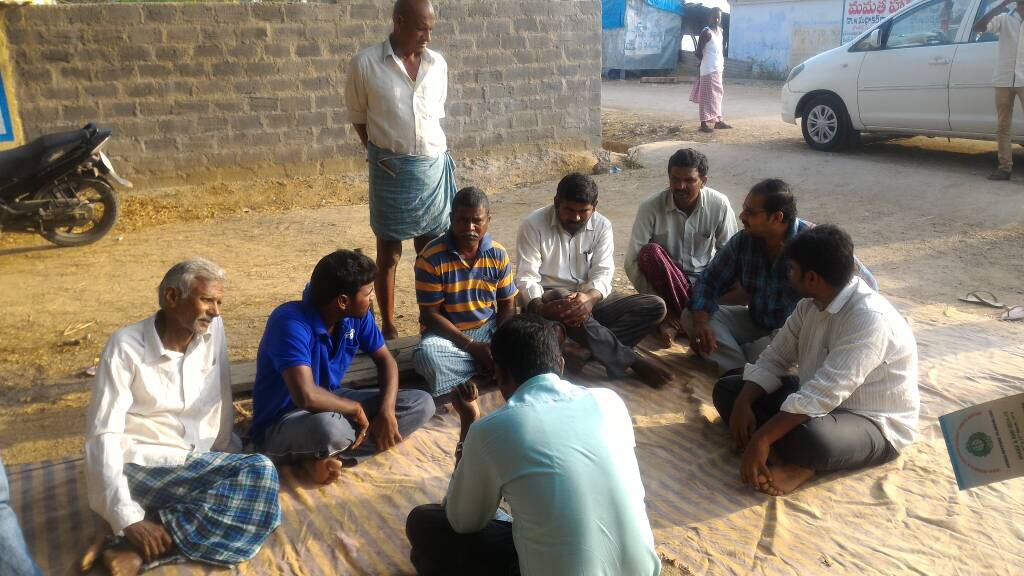 Focus group discussion with seed organizers and seed producers. (Photo by Prakashan Chellattan Veettil, IRRI India)