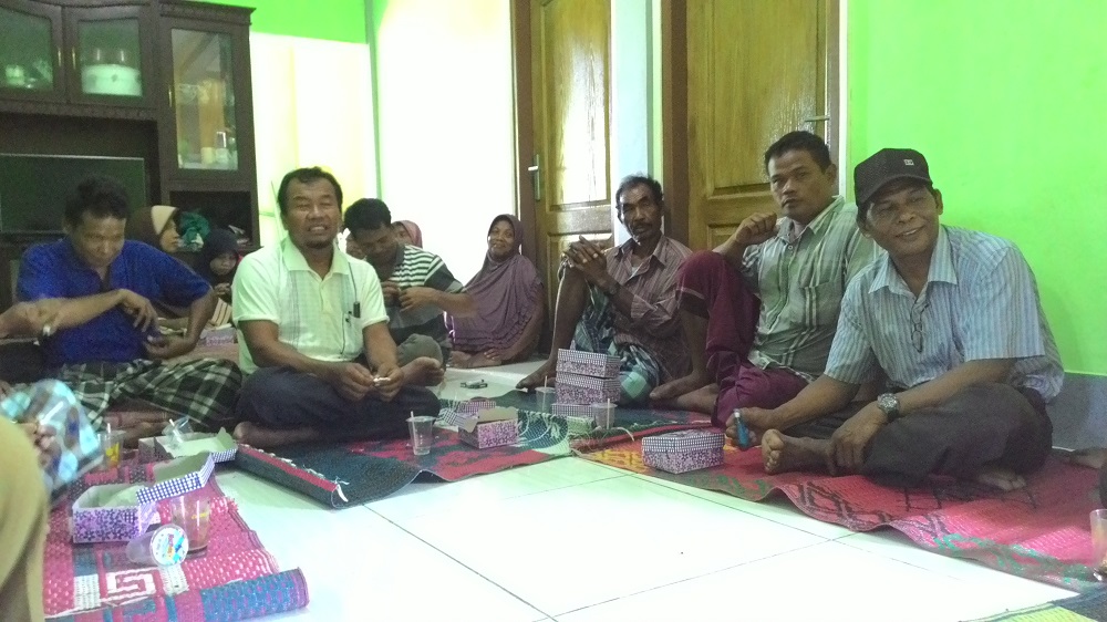 Officers of a farmers' association participate in a Focus Group Discussion in Serdang Village after attending an orientation on WeRise (Photo by Iris Bugayong, IRRI).